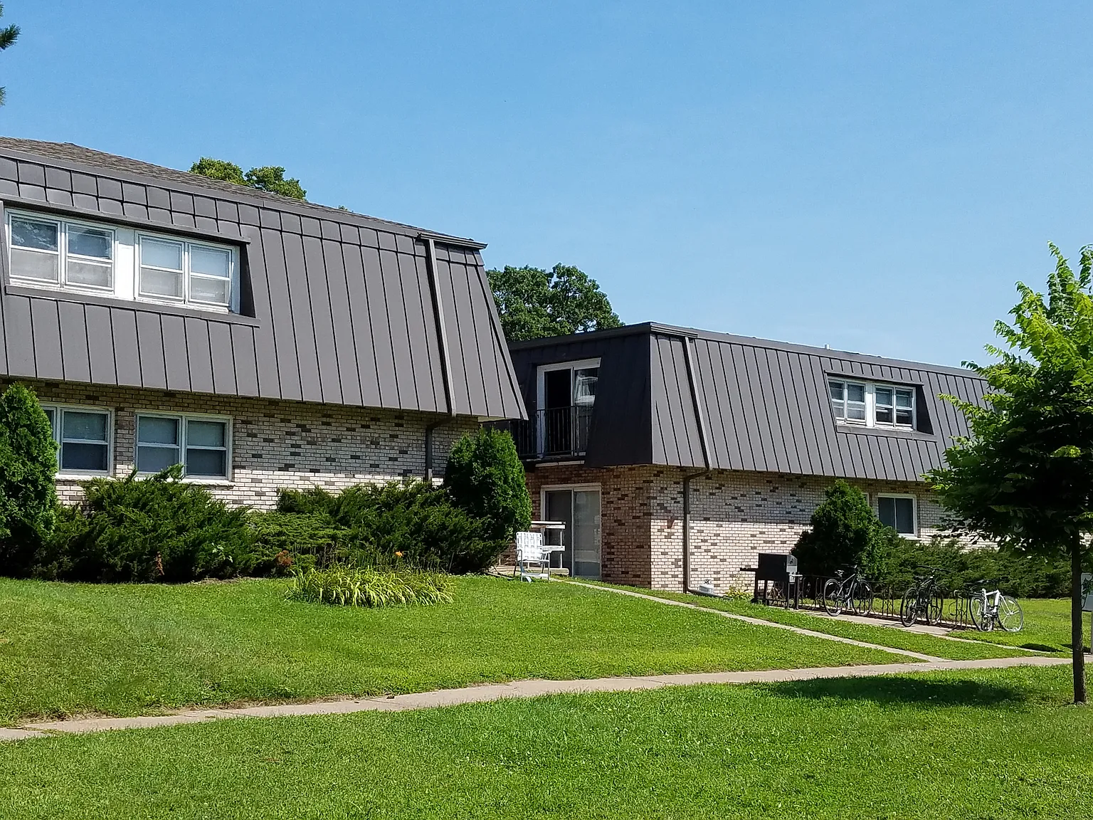 3 bed, 1.5 bath, $1,290 — Photo 1