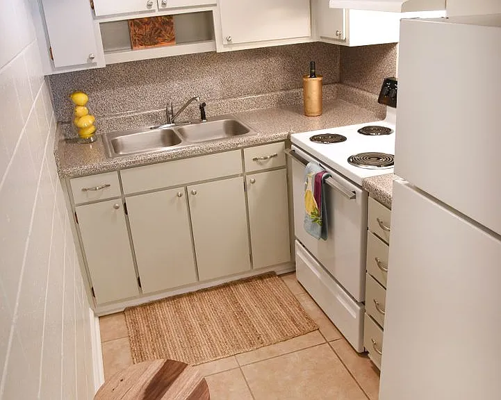 Carousel Village Apartments — Photo 9