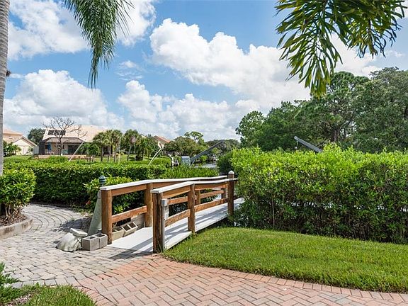 4th image of 320 Dolphin Shores Cir