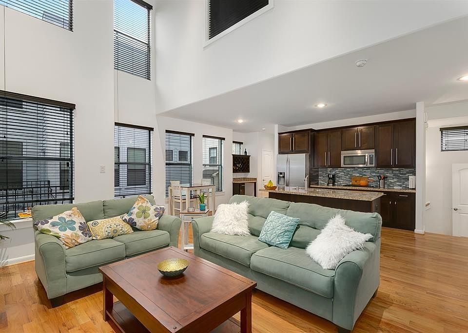 1st image of 1841 Radcliffe St