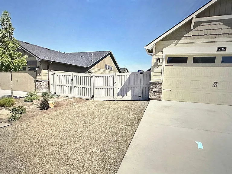 2116 E Melwood St — Photo 2