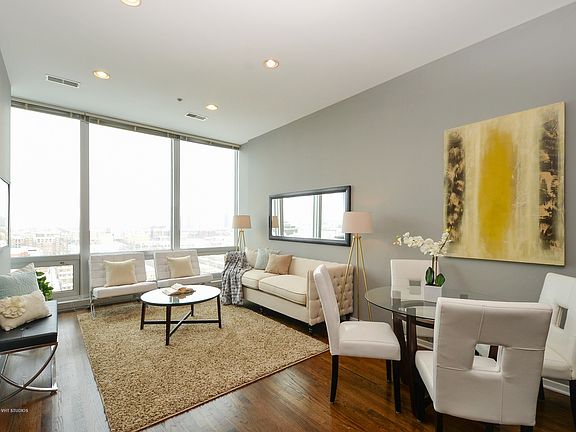 4th image of 500 W Superior St Unit 1106