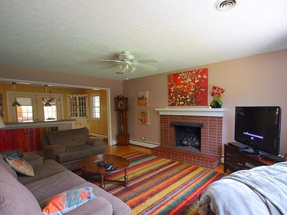 3rd image of 110 Howard Dr