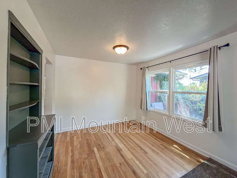 872 N Main St #A — Photo 5