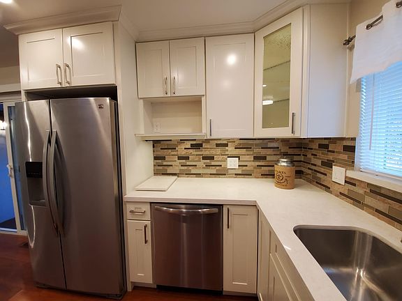 4th image of 215 Rose Ct #1