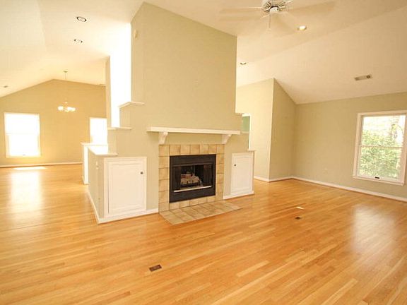 4th image of 192 Heron Crest Ln
