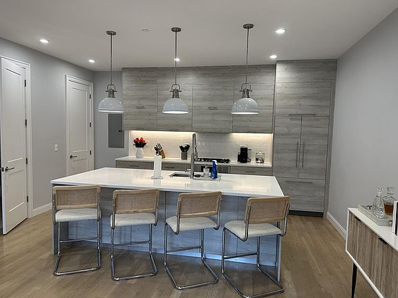 5th image of 1423 W Catalpa Ave #1