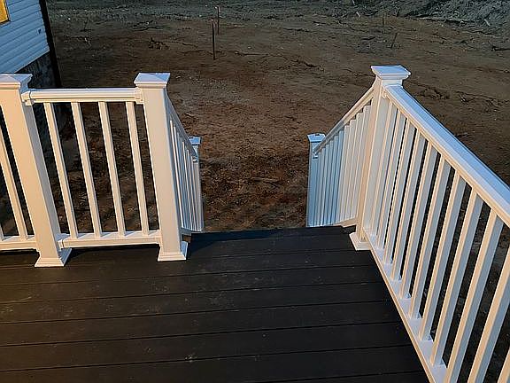 3rd image of 20 Meadows Farm Rd