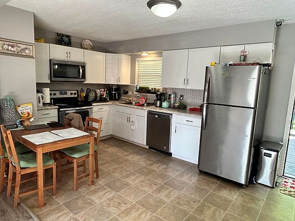 3rd image of 1300 Ox Hill Dr