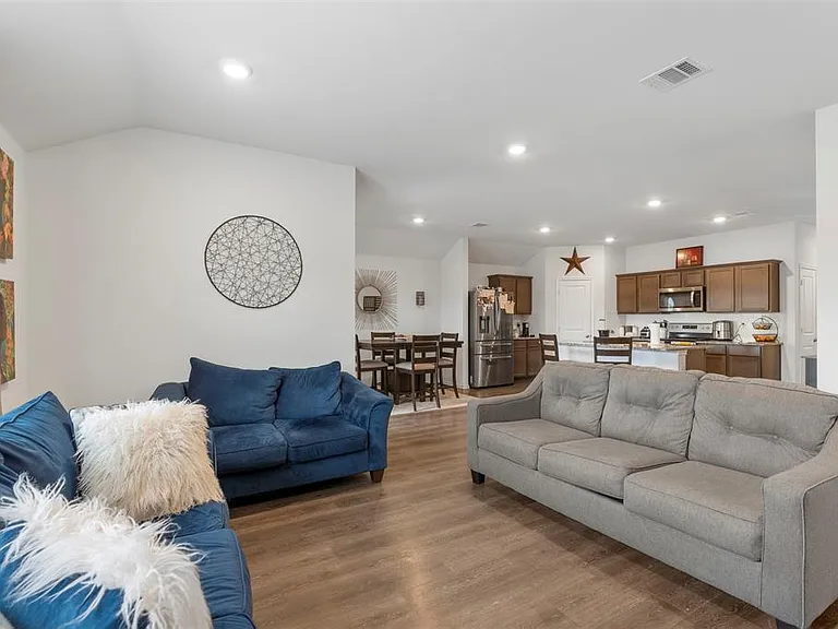1304 Lowhill Dr — Photo 22