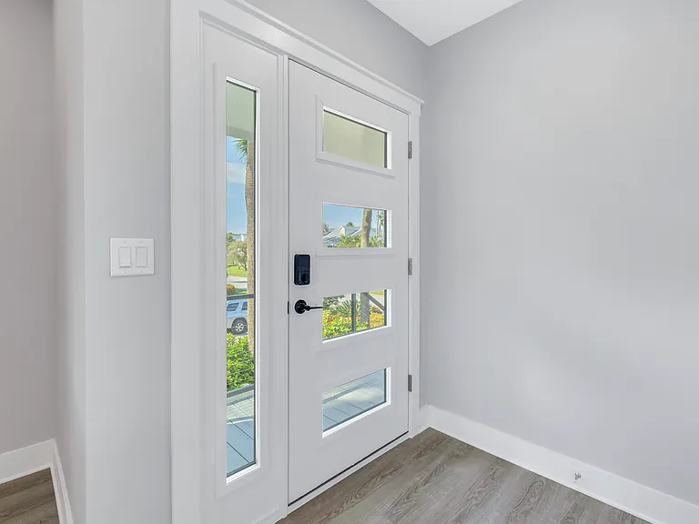 12404 Capri Cir N — Photo 41