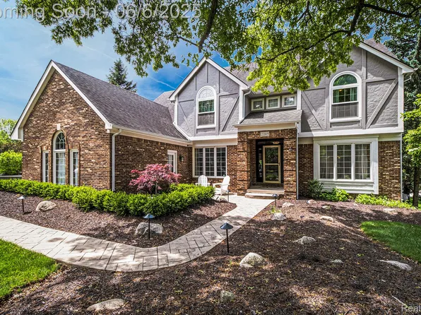 21149 Dundee Dr, Novi, MI 48375