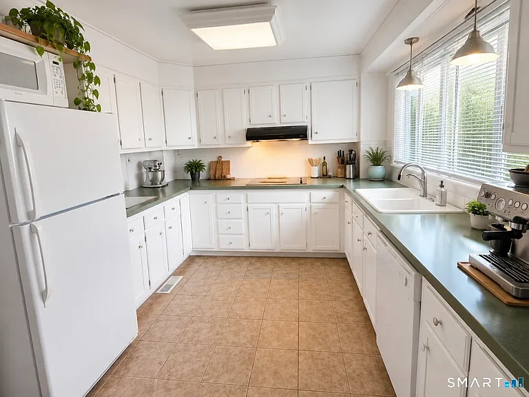 760 Hope St #B — Photo 4