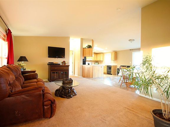 3rd image of 501 Parker Dr