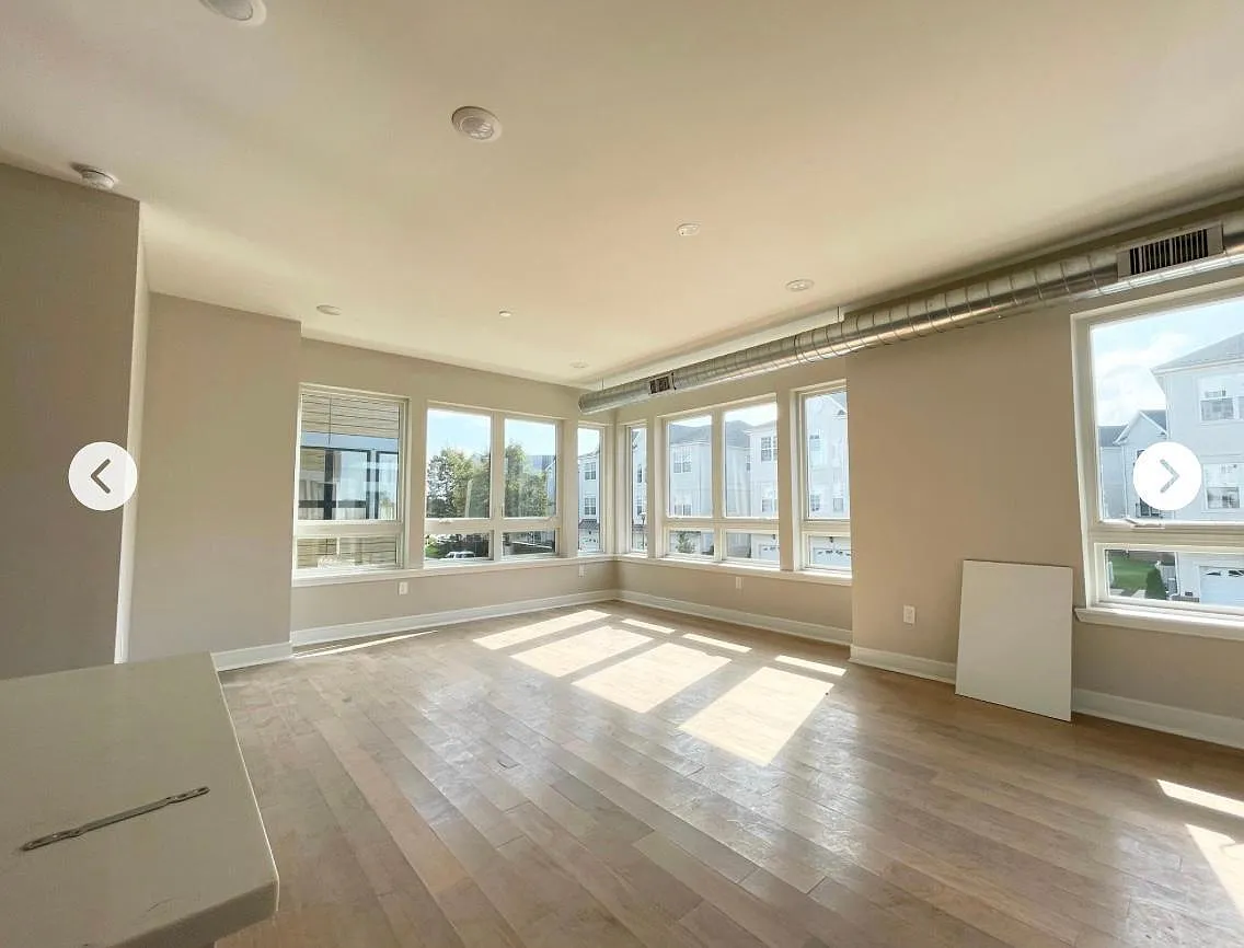 1 bed, 900 sqft, $2,200 — Photo 3