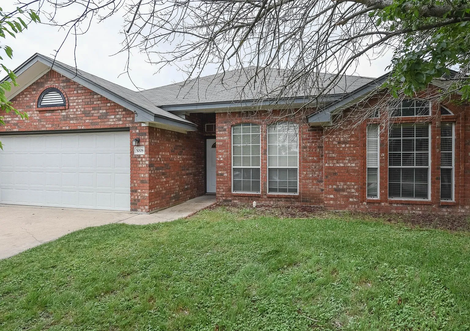 Spacious 3-Bed with Office & Cozy Fireplace! — Photo 4