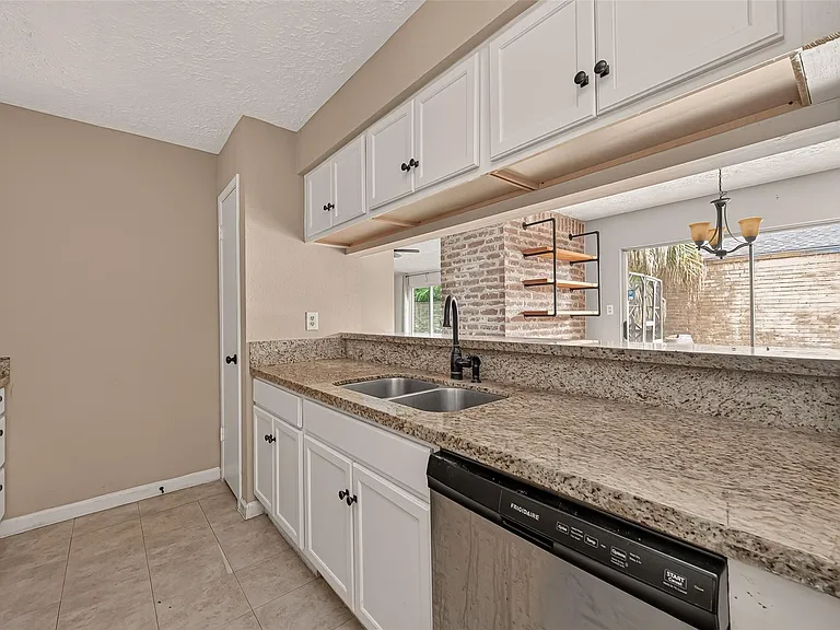 10318 Buffalo Bend Dr — Photo 9