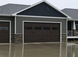 1806 Vista Ridge Pl, Pierre, SD 57501