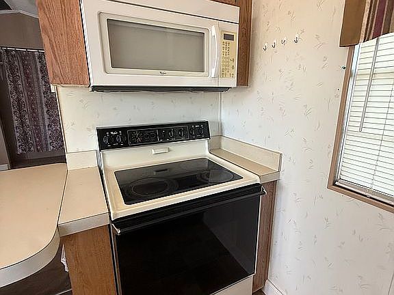 5th image of 2199 SE 101st Blvd