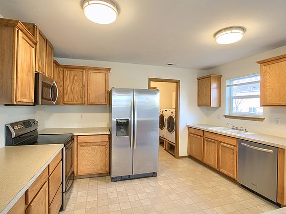 4th image of 115 Silvernail St NE