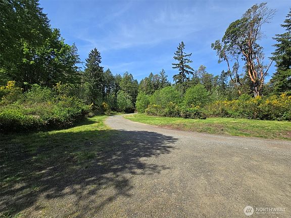 5th image of 6611 Crescent Beach rd Road NW