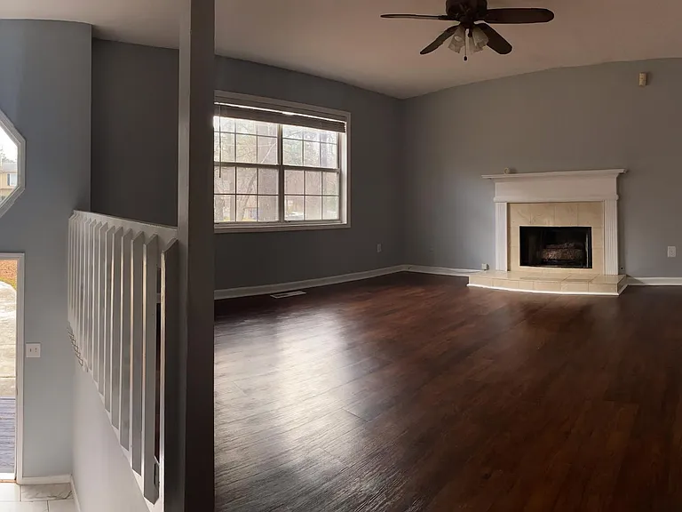 31 Hollyberry Ct — Photo 2