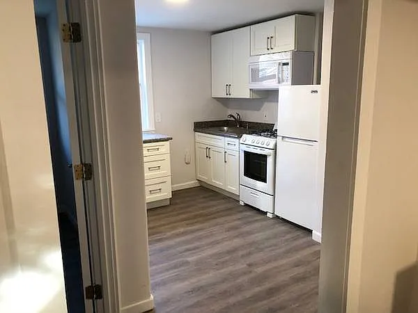 3 bed, 987 sqft, $3,150 — Photo 3