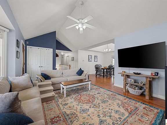 4th image of 462 Wonderland Rd
