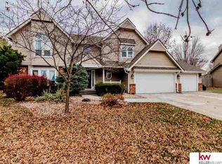 1215 N 160th Avenue Cir, Omaha, NE 68118