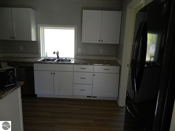 4th image of 825 Crosslanes St