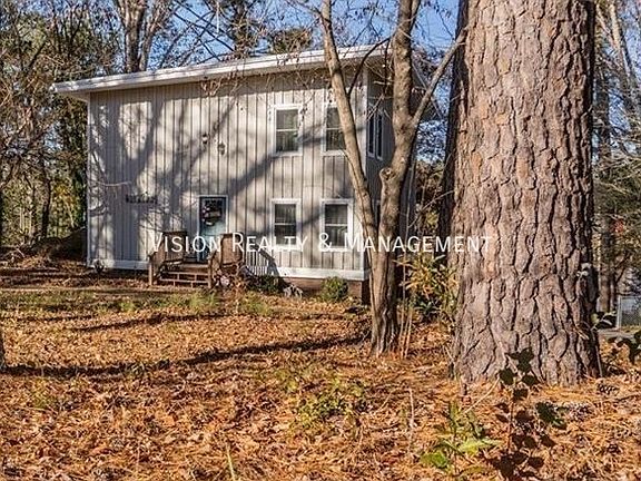 2nd image of 215 Don Rich Dr