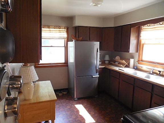 3rd image of 505 Houghton St