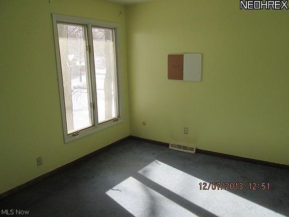 5th image of 1331 S Valley Dr