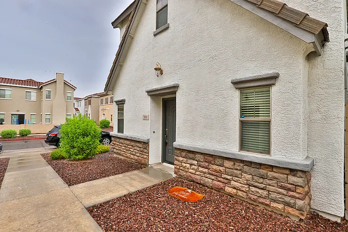 4 bed, 2.5 bath, 1913 sqft, $2,150 — Photo 2