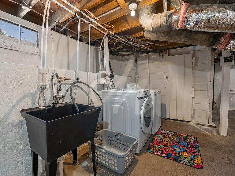 615 E Washington St — Photo 10