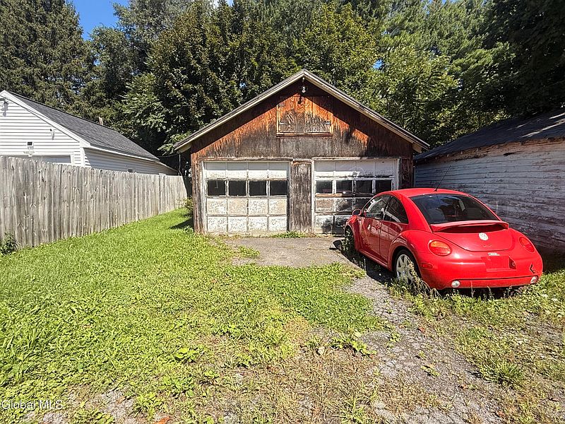 4th image of 1017 Raymond Street