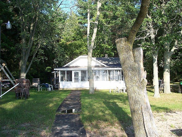 2nd image of 827 Oakwood Beach Rd