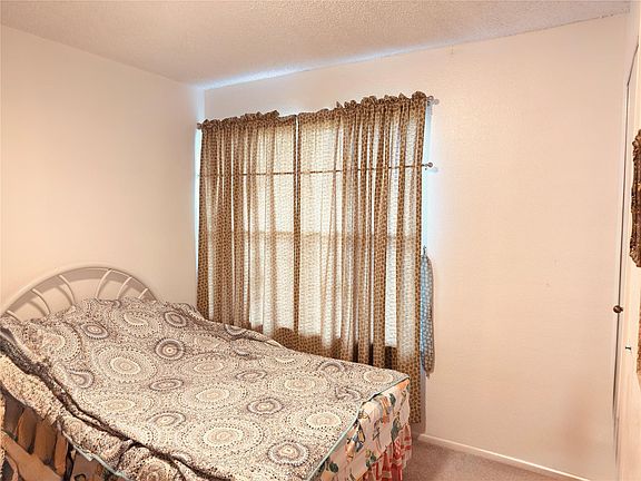 5th image of 12074 Fairpoint Dr