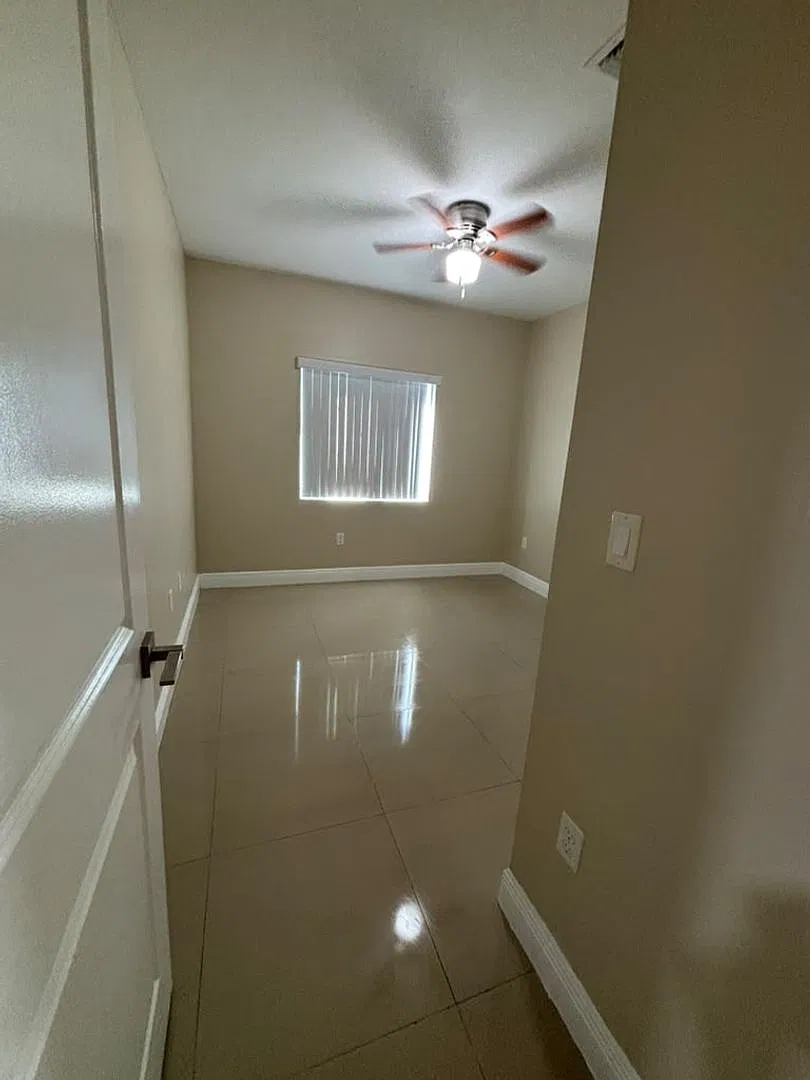 1126 NW 8th Ave — Photo 4