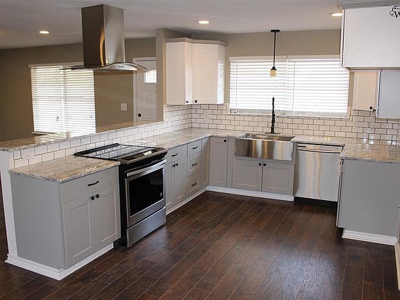 2nd image of 1001 Pawhuska Ln