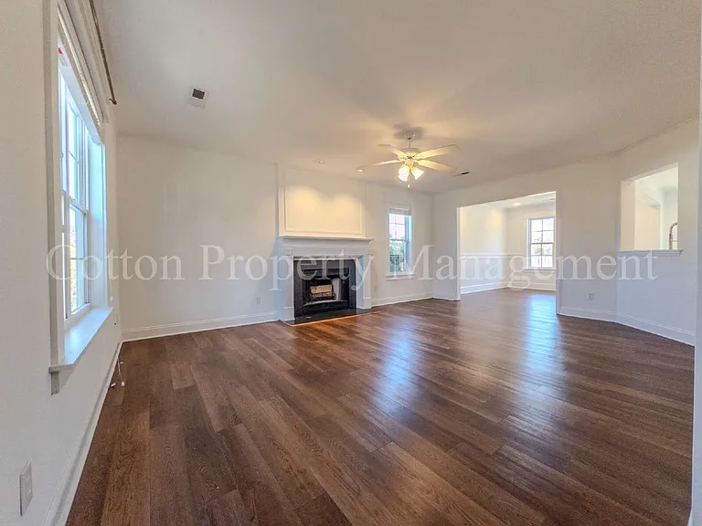 7106 Haven Way — Photo 2