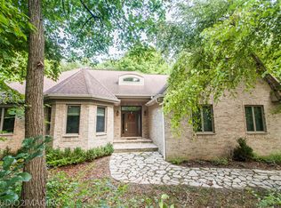 8 Shenandoah Ct, Bolingbrook, IL 60440