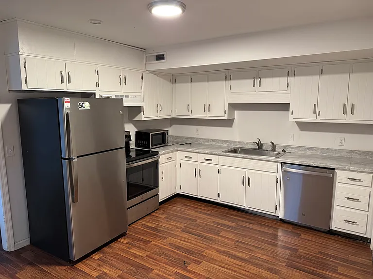 1401 Stratton Place Dr #B — Photo 3