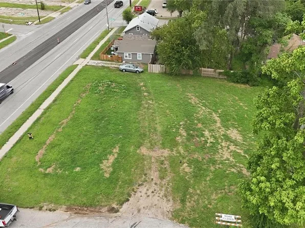 1312 E 23rd St S, Independence, MO 64055