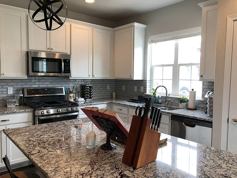 1185 Solitaire St — Photo 3