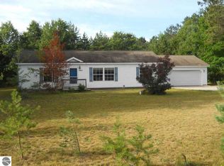 10451 Gray Fox Dr, Interlochen, MI 49643