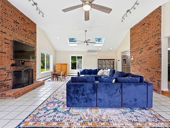5th image of 206 Hartford Avenue