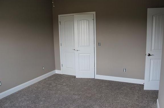 5th image of 207 Riverwatch Cir
