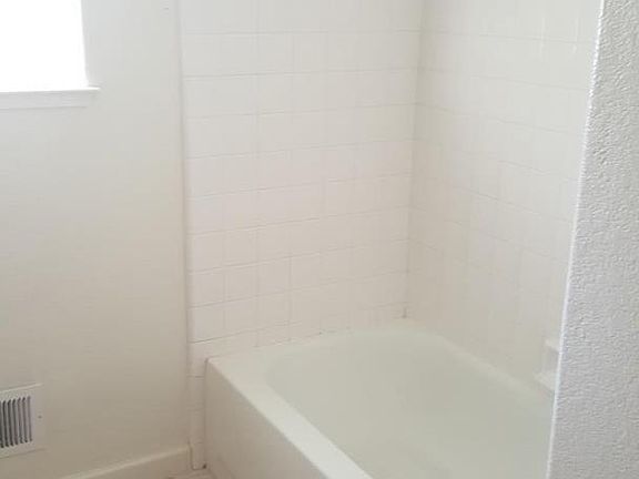 2nd image of 460 Calle Asta