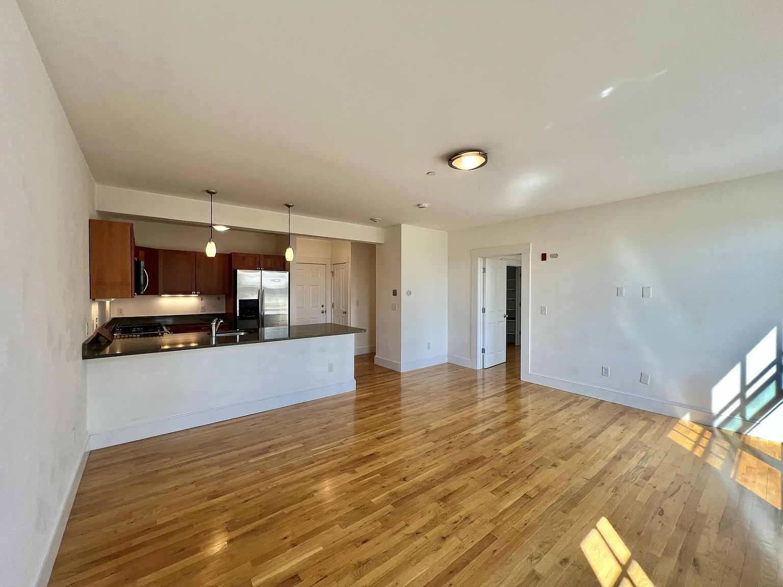 1 bed, 686 sqft, $3,250 — Photo 3